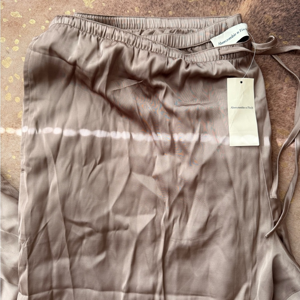 Abercrombie & Fitch Gray Wide-Leg Satin Pants - Picture 4 of 8